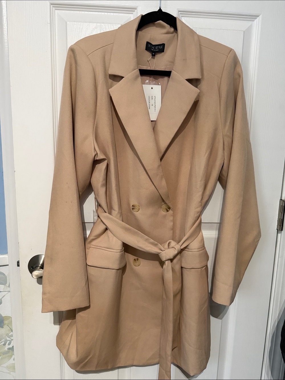 NWT Tailored Beige Double-Breasted Trench Coat with Belt. Size 18.